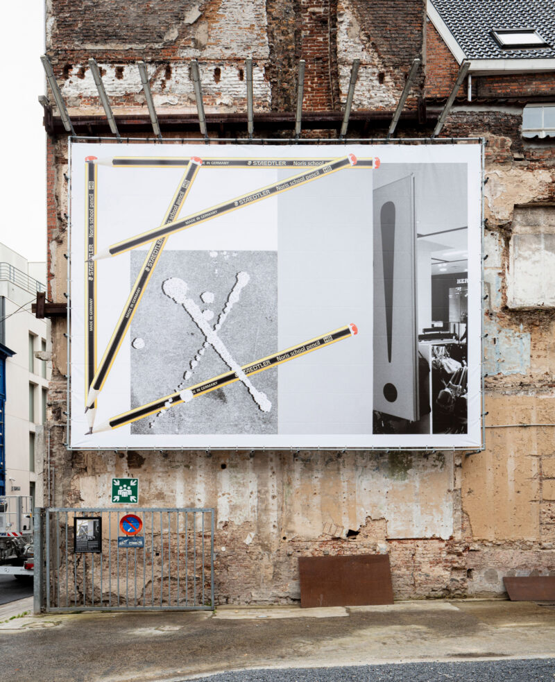 019 billboard Bart de Baets x Composition with lost signs and pencils
